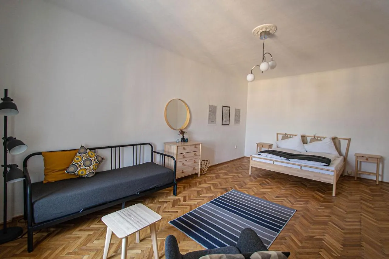Super Central Billiard And Darts Big Apartment Praag 0*,