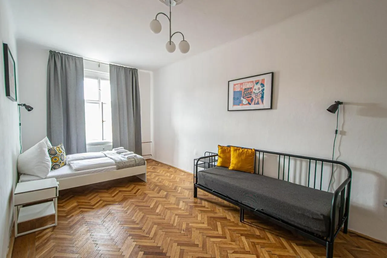 Super Central Billiard And Darts Big Apartment Praag