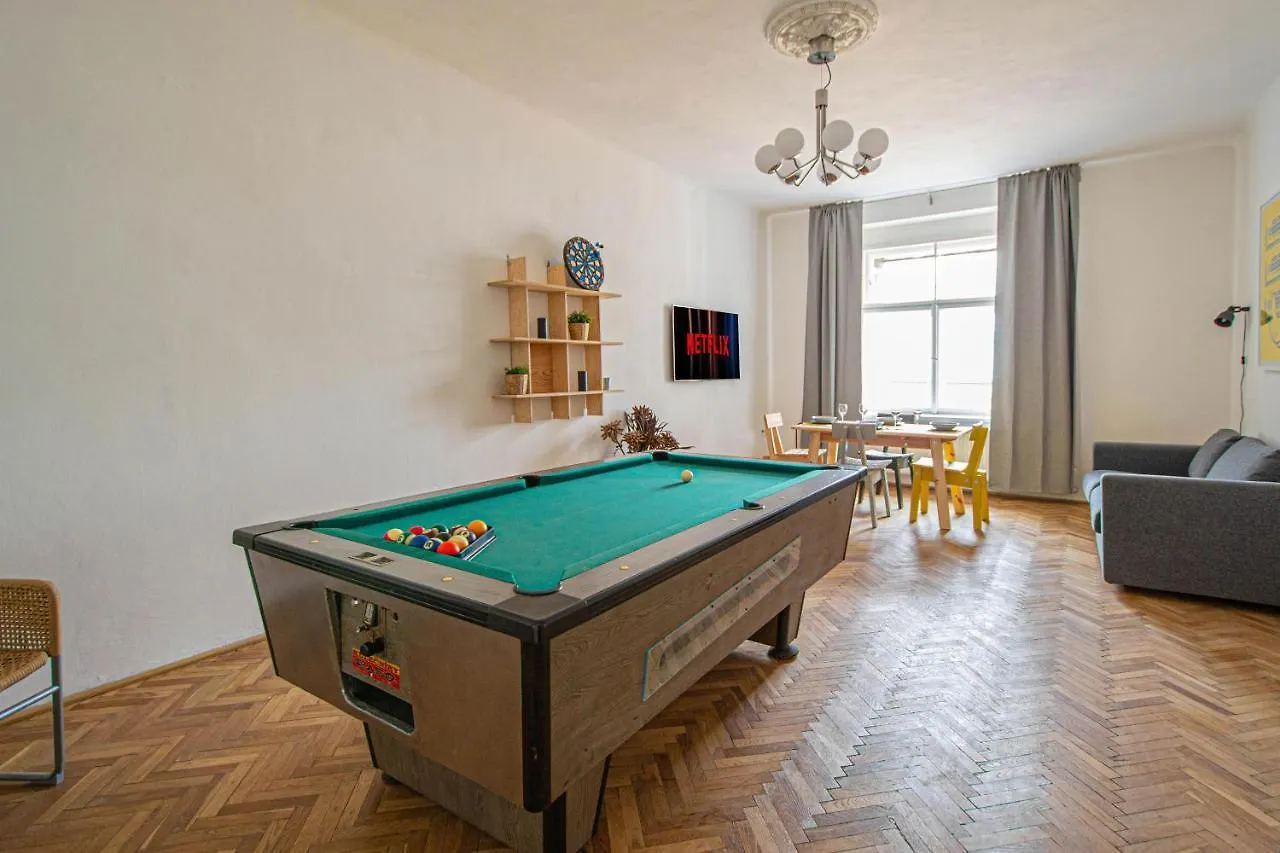 Super Central Billiard And Darts Big Apartment Praag