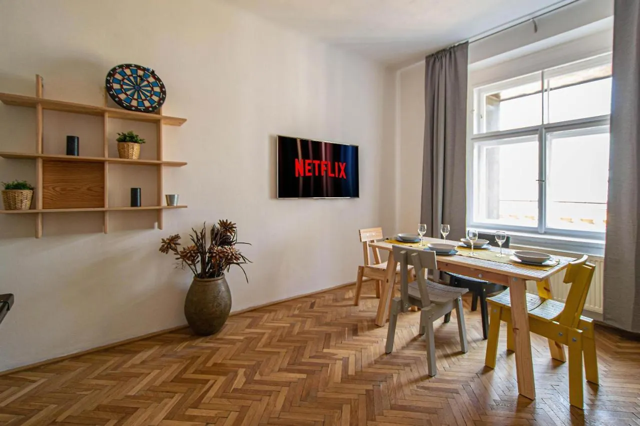 Super Central Billiard And Darts Big Apartment Praag Tsjechië