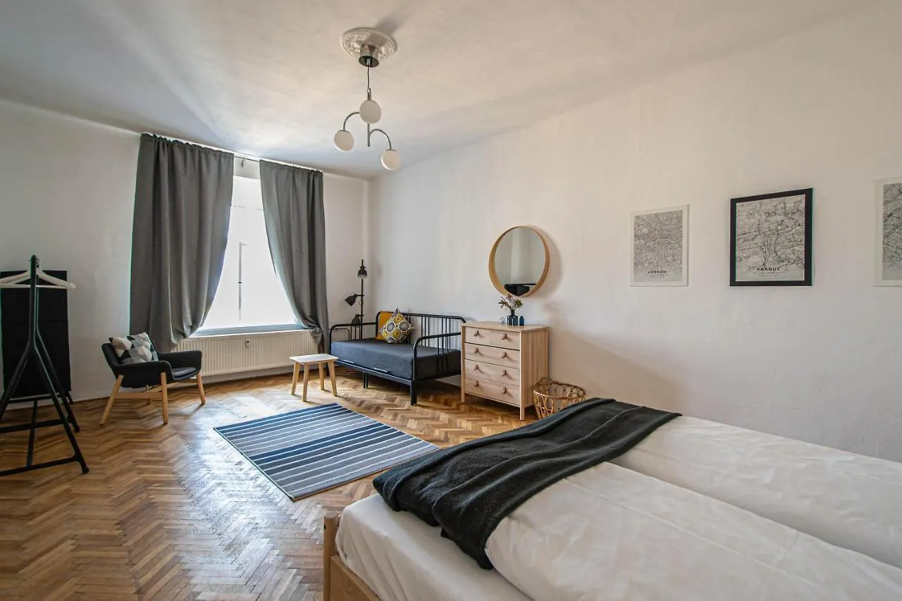 Super Central Billiard And Darts Big Apartment Praag