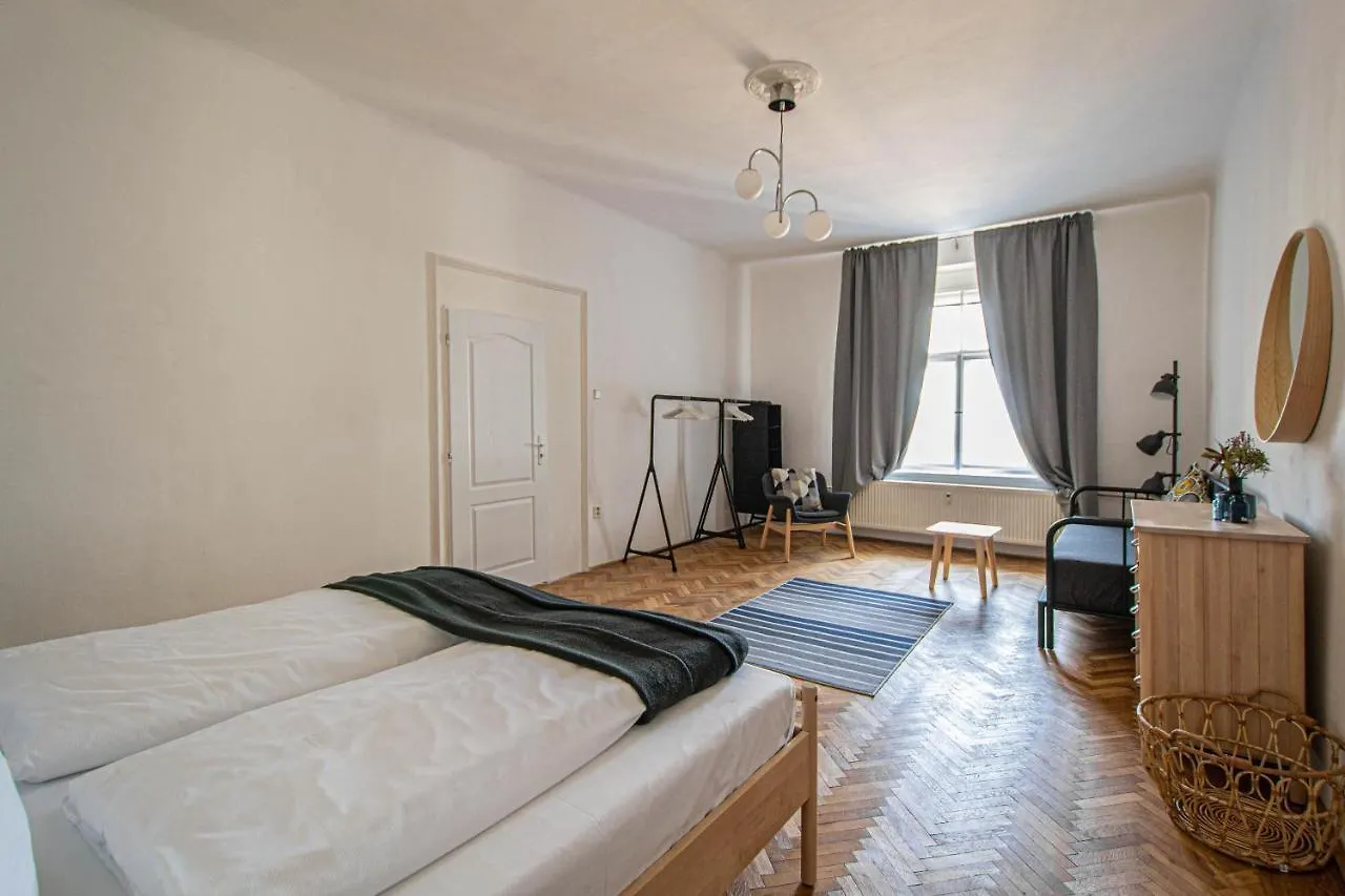 Super Central Billiard And Darts Big Apartment Praag Tsjechië