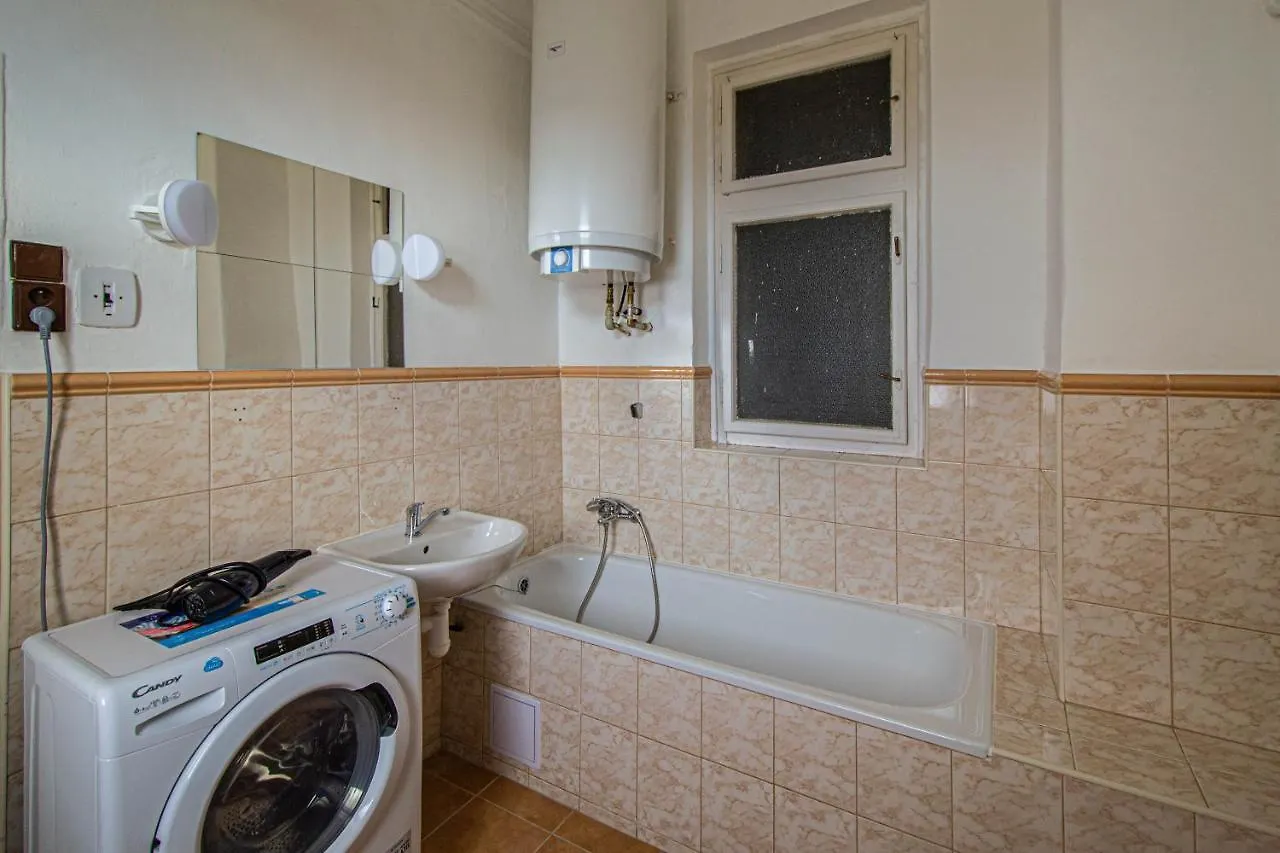 Super Central Billiard And Darts Big Apartment Praag