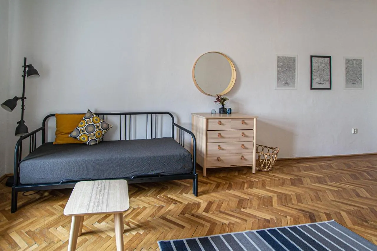 Super Central Billiard And Darts Big Apartment Praag